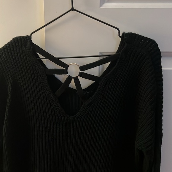 Black sweater - Picture 3 of 4